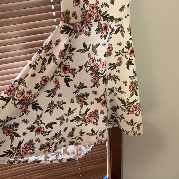 Dress - Picture 3 of 4